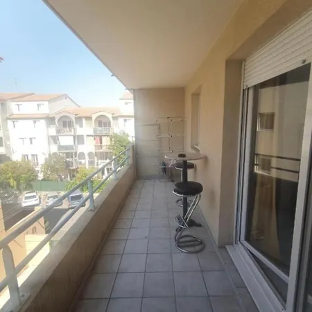 Apartment 14e *
