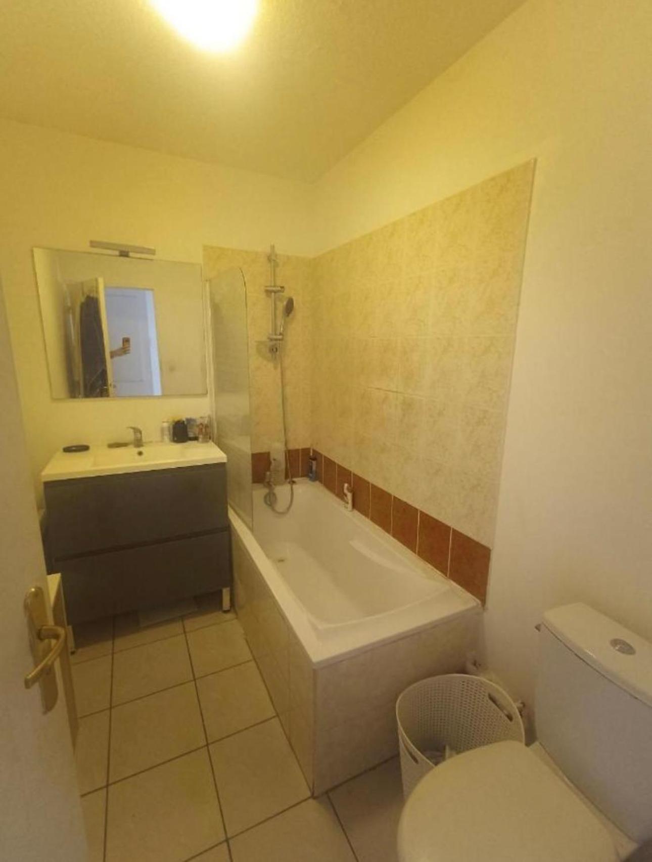 Apartment 14e
